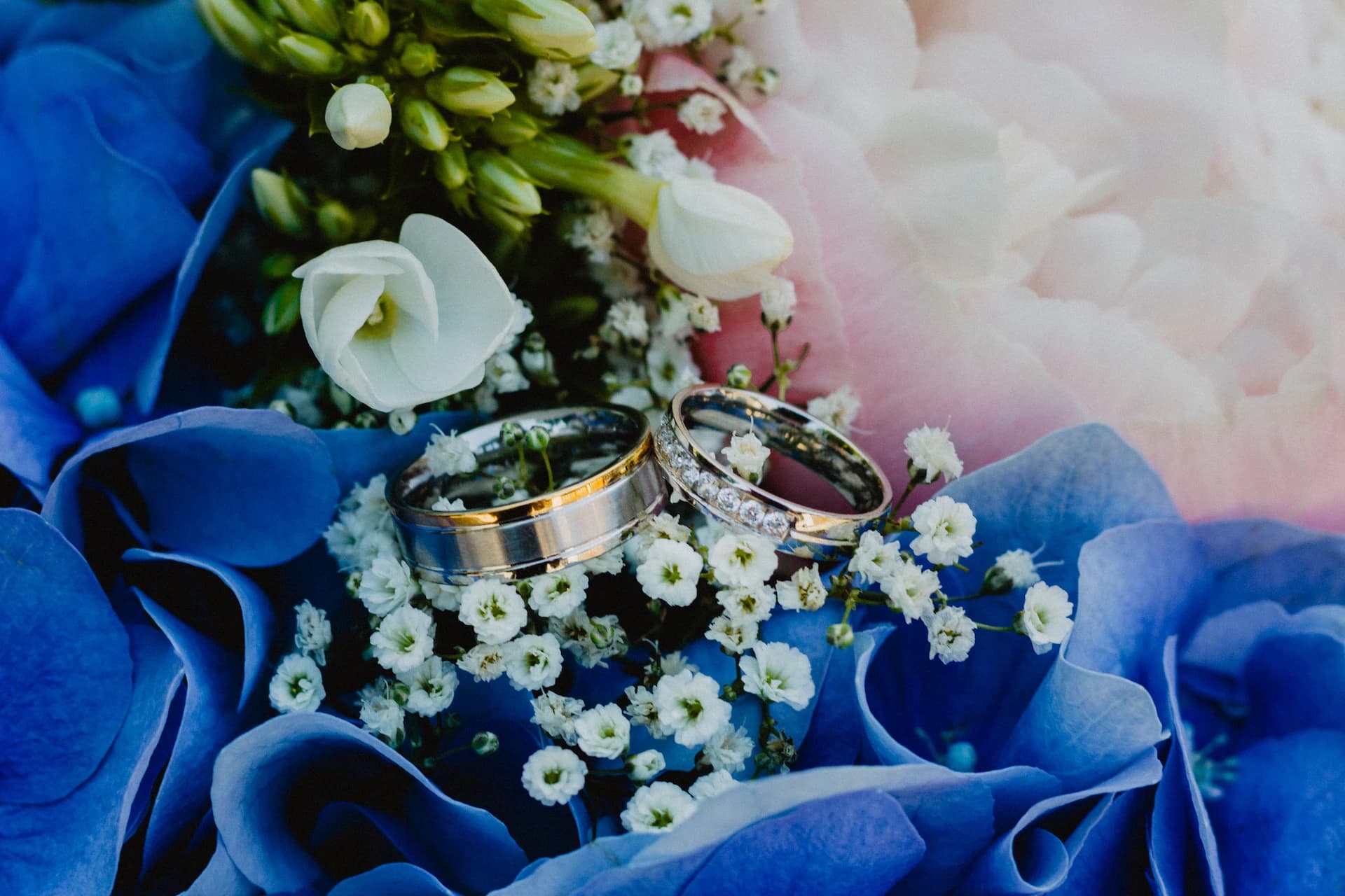 Jak vybrat správného DJ na svatbu v roce 2026: Průvodce bez keců